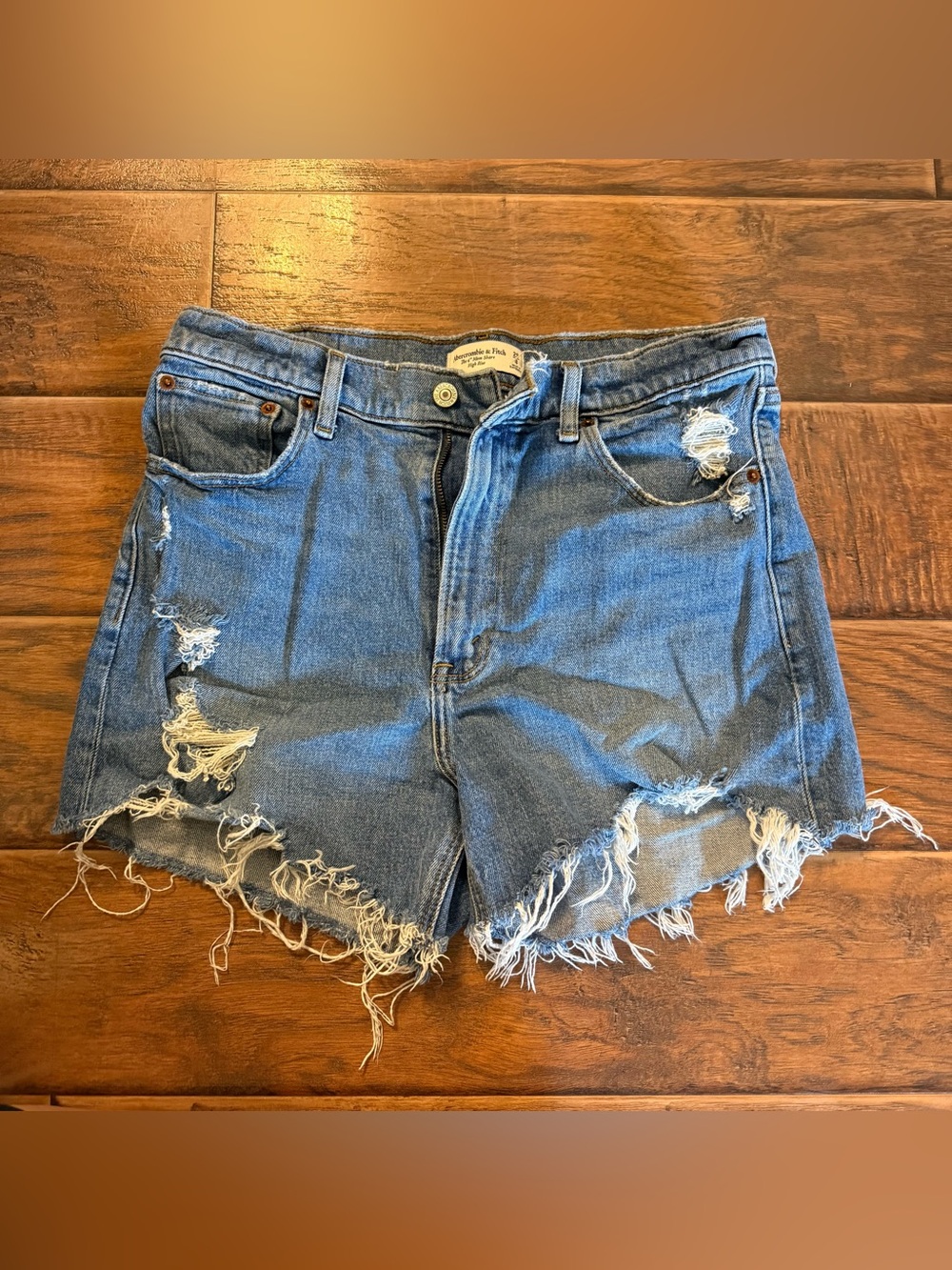 Abercrombie & Fitch | High Rise 4in Mom Short
